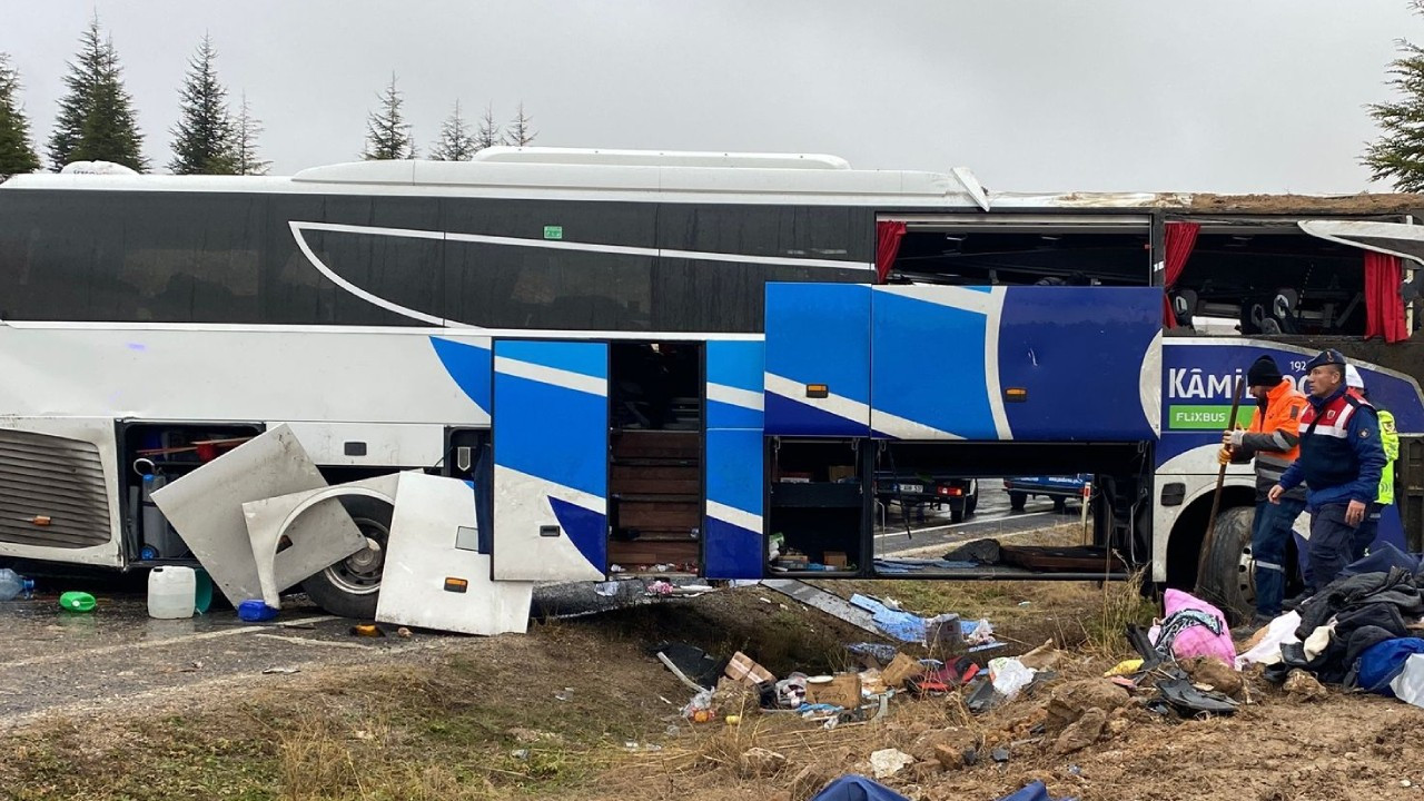 Eskişehir’de yolcu otobüsü kaza yaptı: 1 ölü, çok sayıda yaralı var