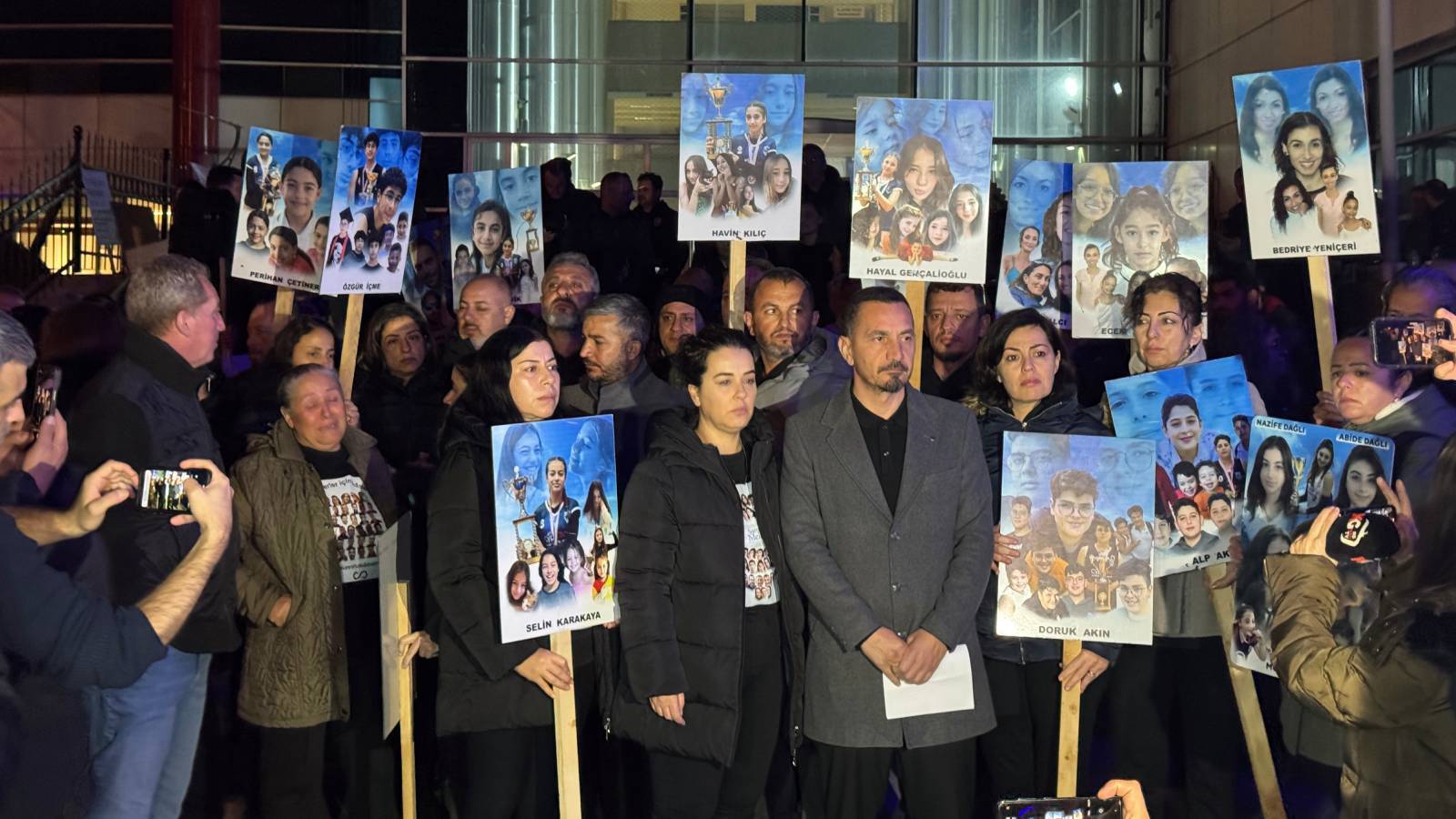 İSİAS 0tel’de eşini kaybeden Yılmaz’dan Turizm Bakanı’na tepki: Tıpkı otel yangınında olduğu gibi acımızı ve kayıplarımızı yok saymıştır
