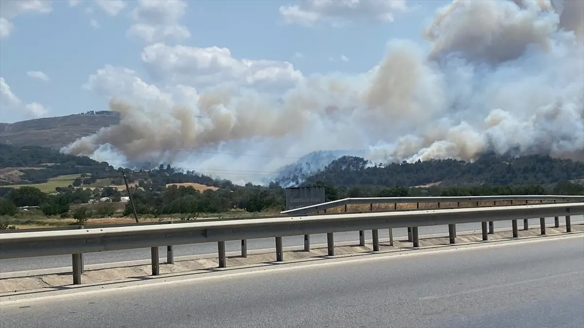 Çanakkale’de Orman Yangınına Müdahale Sürüyor